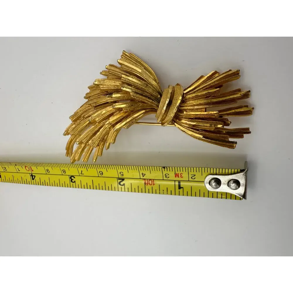 Vintage BSK Signed Gold Tone Bundled Wheat Stalks Brooch Pin
